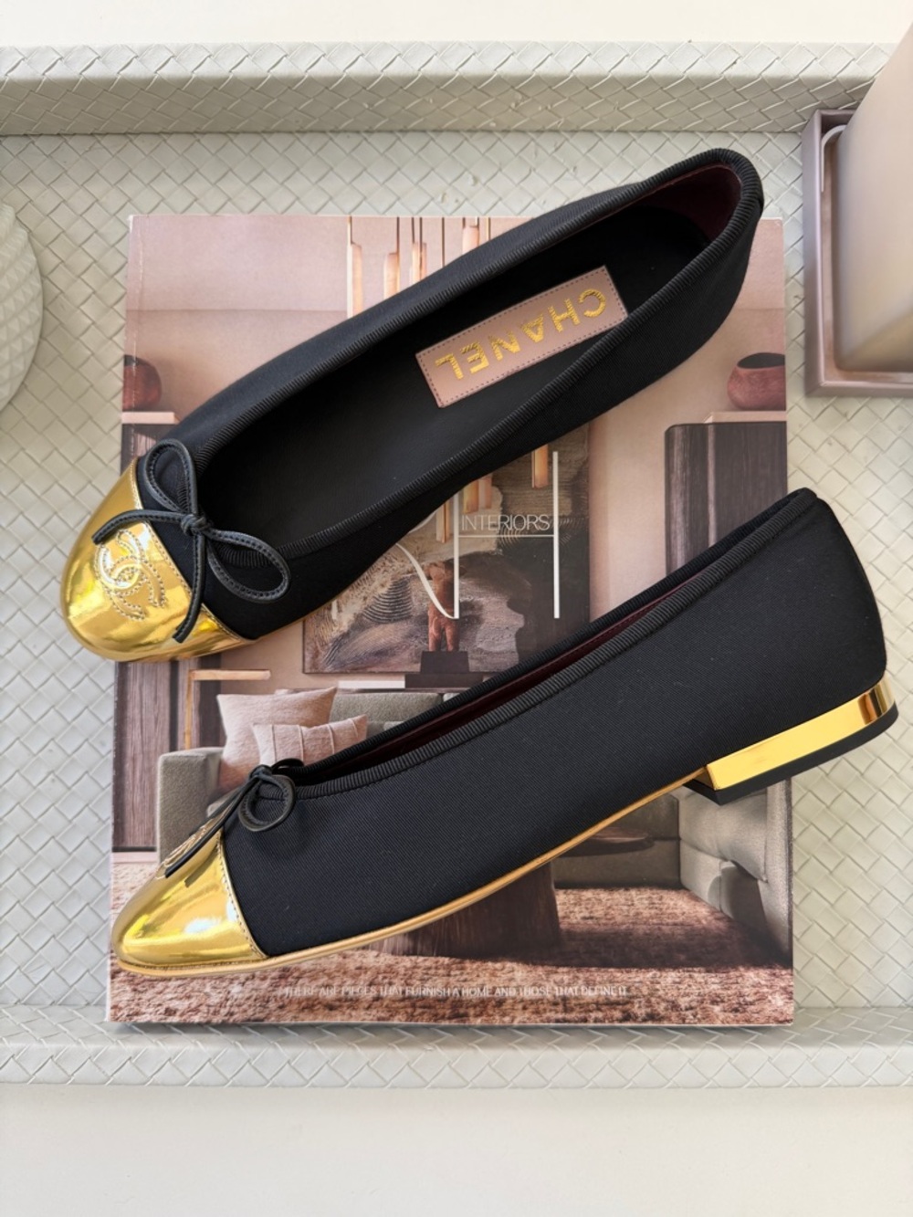 CHANEL GOLD METALLIC GROSGRAIN CC LOGO CAPTOE BLACK FABRIC BALLET FLATS SHOES 38 - Picture 9 of 17